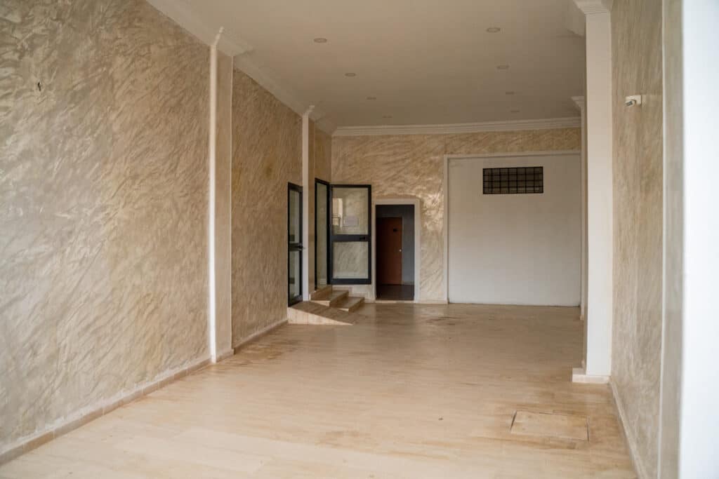 Couloir et réception de Rassyl Résidence, appartement hôtel à Jendouba, Tunisie, appartements meublés modernes et confortables